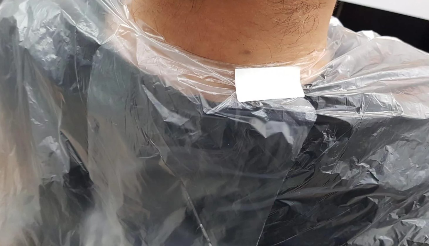 50%20Adet%20Tek%20Kullanımlık%20Naylon%20Kuaför%20Önlüğü%20Kullan%20At%20100x150%20cm%20Penuar%20Çift%20Taraflı%20Bant%20Hediyeli