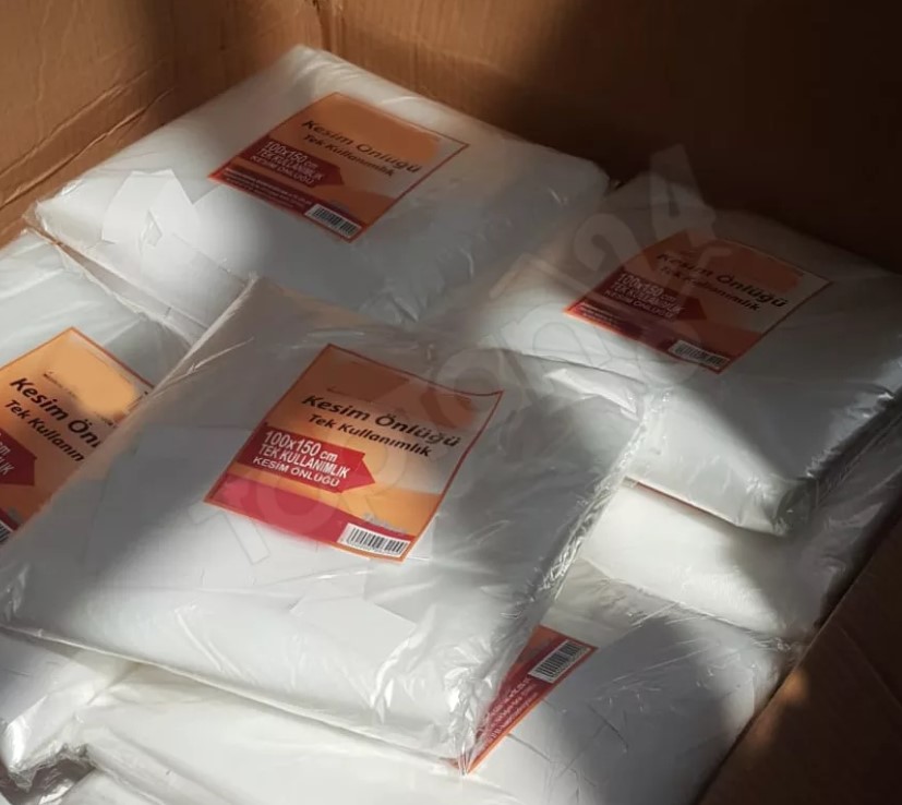 50%20Adet%20Tek%20Kullanımlık%20Naylon%20Kuaför%20Önlüğü%20Kullan%20At%20100x150%20cm%20Penuar%20Çift%20Taraflı%20Bant%20Hediyeli