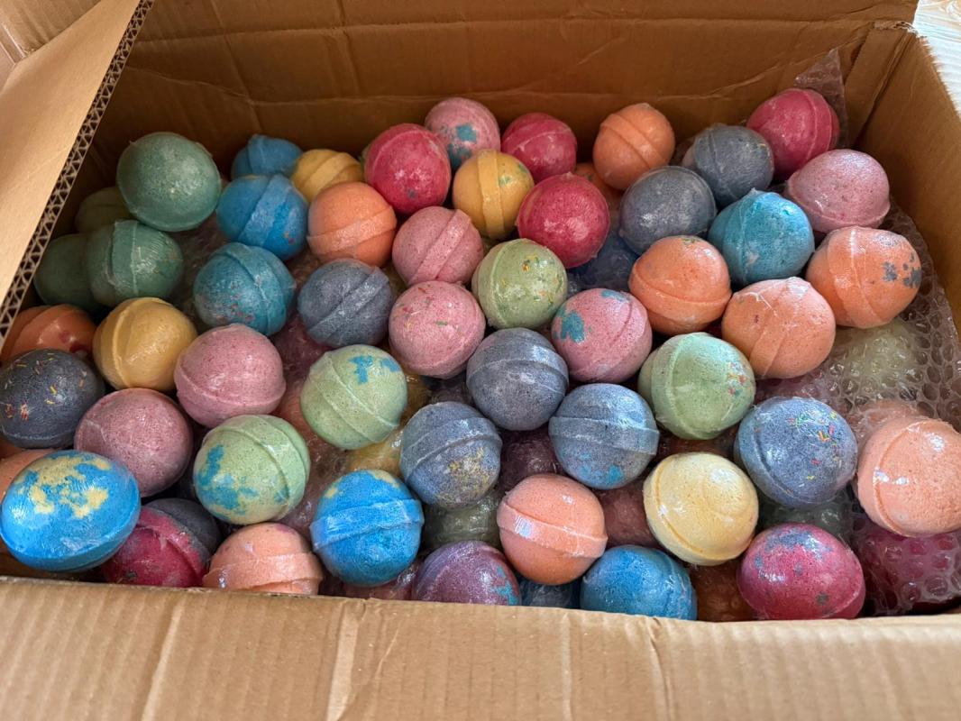 12%20Adet%20x%2080%20Gr%20Çap%205%20cm%20Doğal%20Banyo%20Jakuzi%20Nem%20Bombası%20Topu%20Bath%20Bomb%20Küvet%20Köpük%20Manikür%20Pedikür%2012%20li