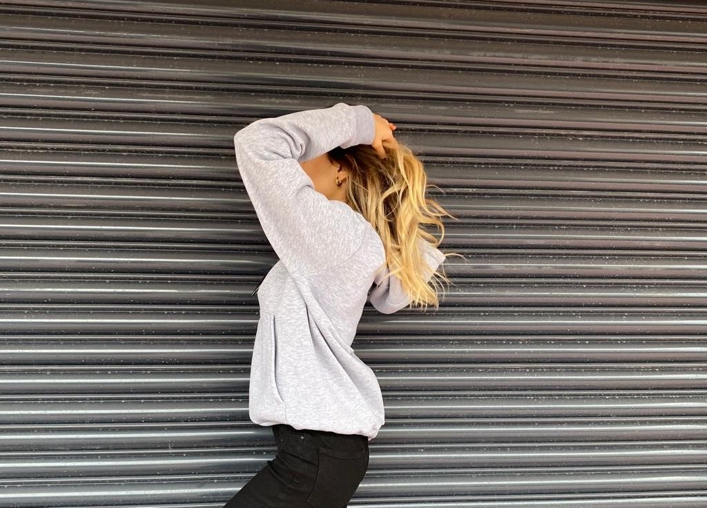 LuLuYen Kadın Gri Kapüşonlu Kanguru Cepli Pamuklu Sweatshirt Gri 3 iplik