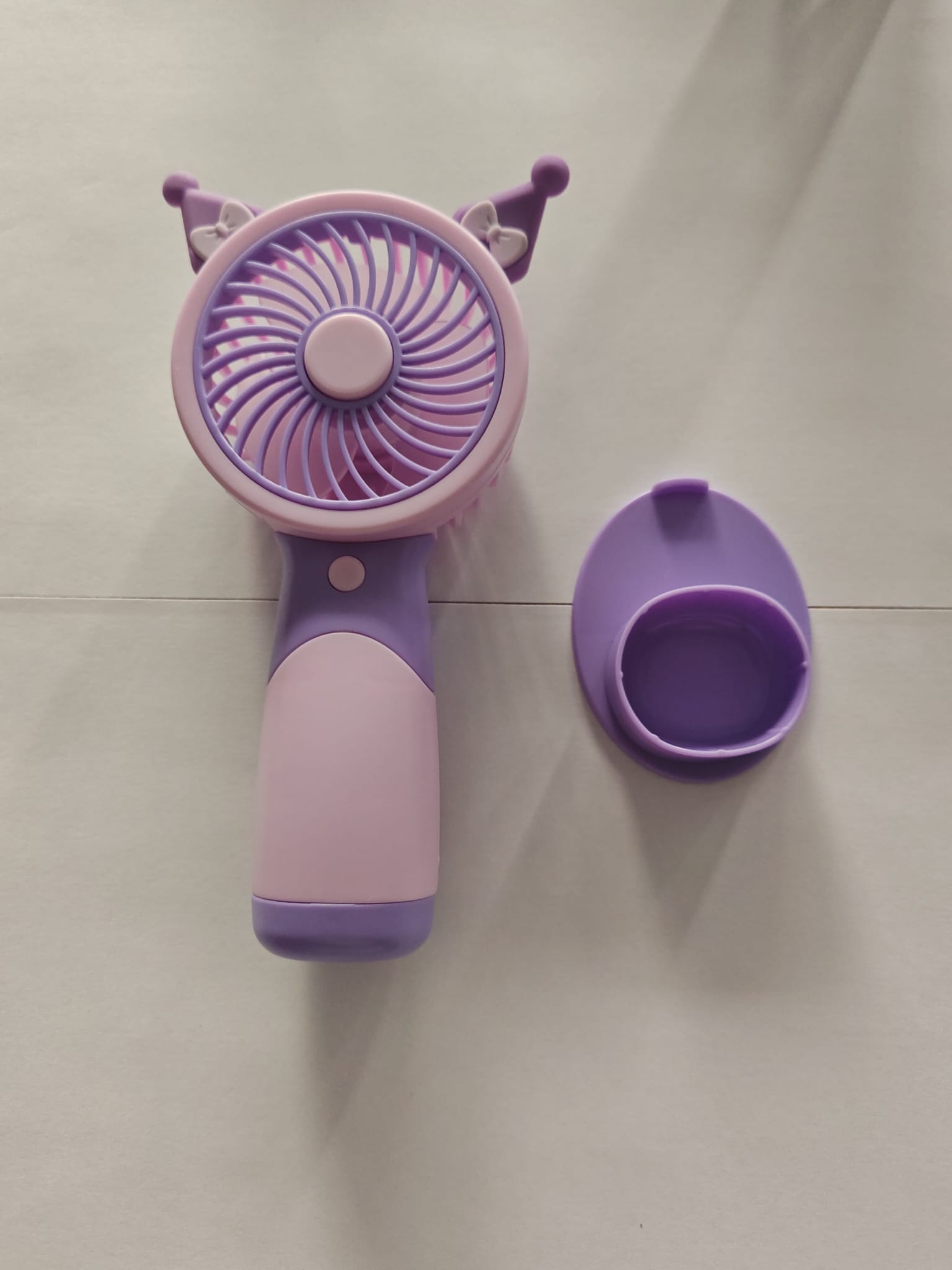 Mini%20El%20Fanı%20Şarjlı%20Telefon%20Tutuculu%20Figürlü%203%20Kademeli%20Taşınabilir%20Vantilatör%20Masa%20El%20Tipi%20Serinletici%20Soğutucu