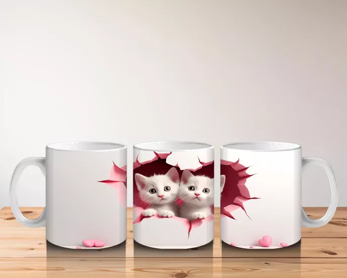 Çatlak Duvar Arasında Sevimli Kedi Kardeşler – Baskılı Kahve Kupası