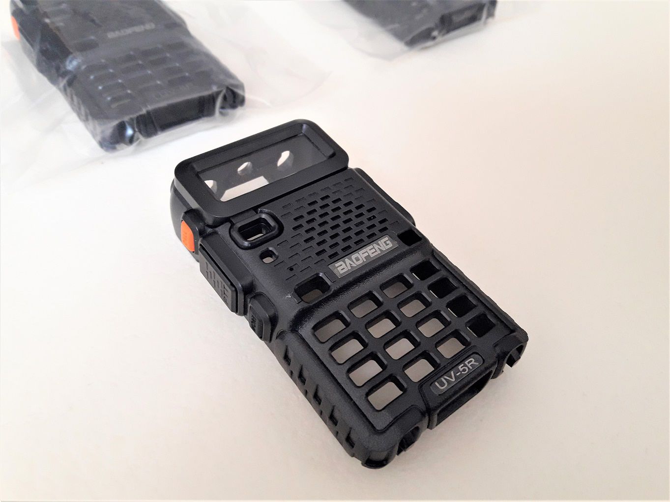 BAOFENG%20UV-5R%20UV-5RA%20UV-5RB%20UV-5RC%20UV-5RD%20UV-5RE%20SERİLERİ%20İÇİN%20ANA%20KASA