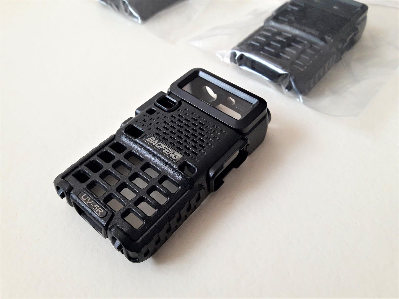 BAOFENG%20UV-5R%20UV-5RA%20UV-5RB%20UV-5RC%20UV-5RD%20UV-5RE%20SERİLERİ%20İÇİN%20ANA%20KASA